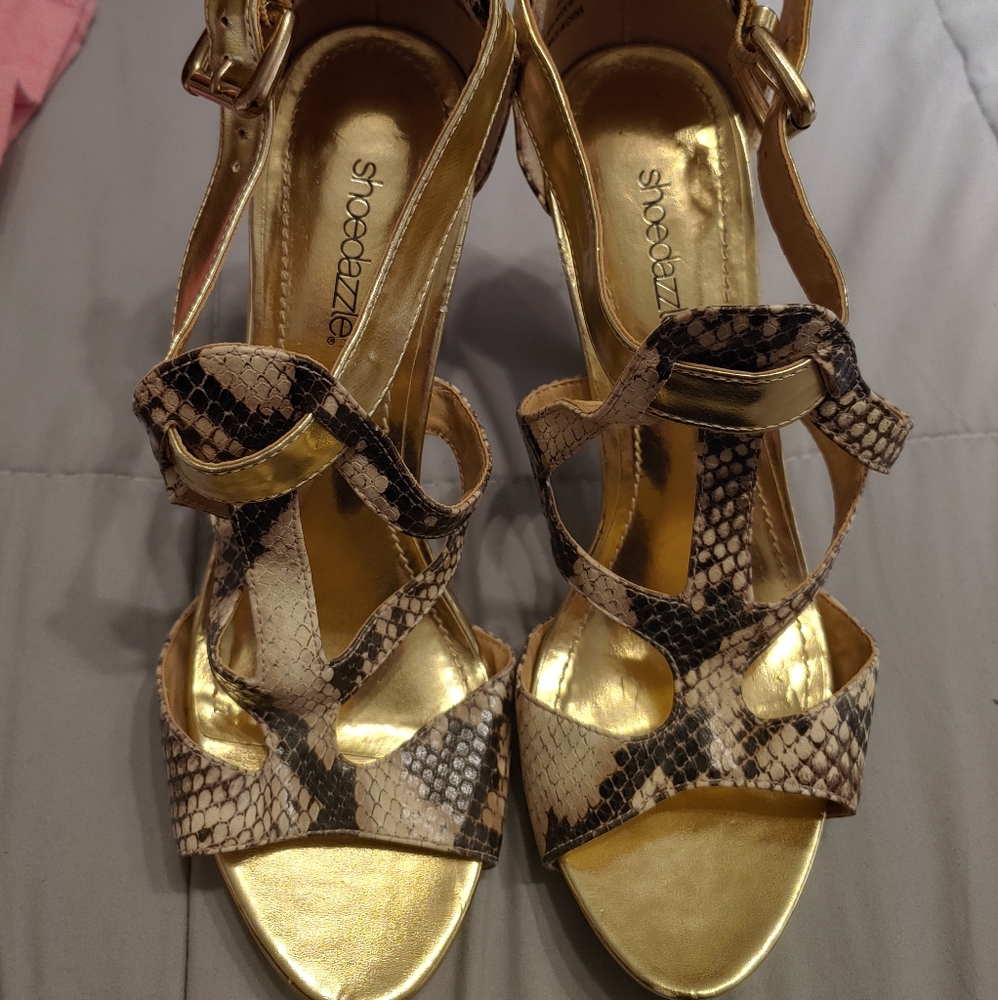 ShoeDazzle faux snakeskin gold heels size 9